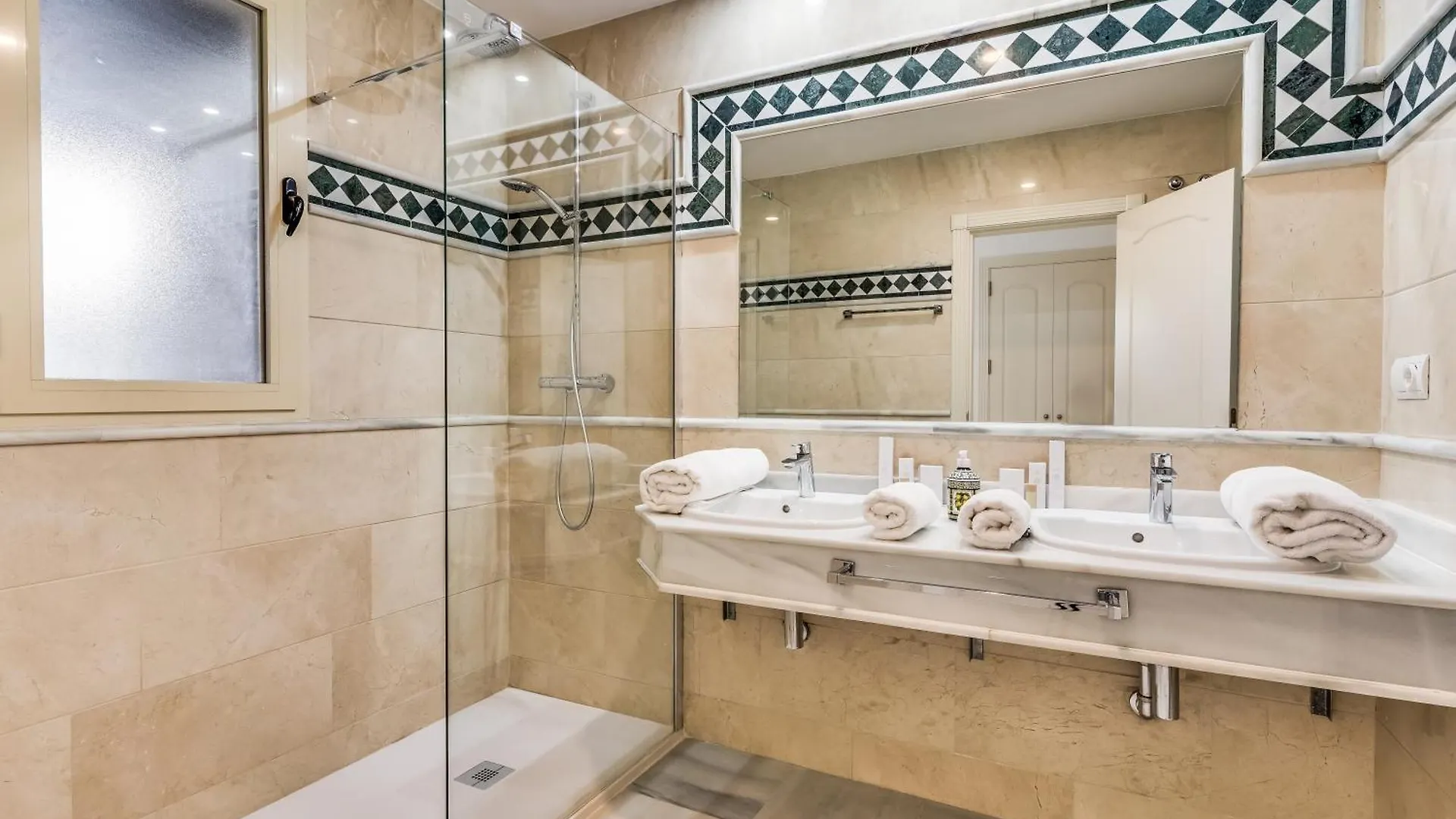 Molo Residences Boutique Apartments & Spa 마르베야 스페인